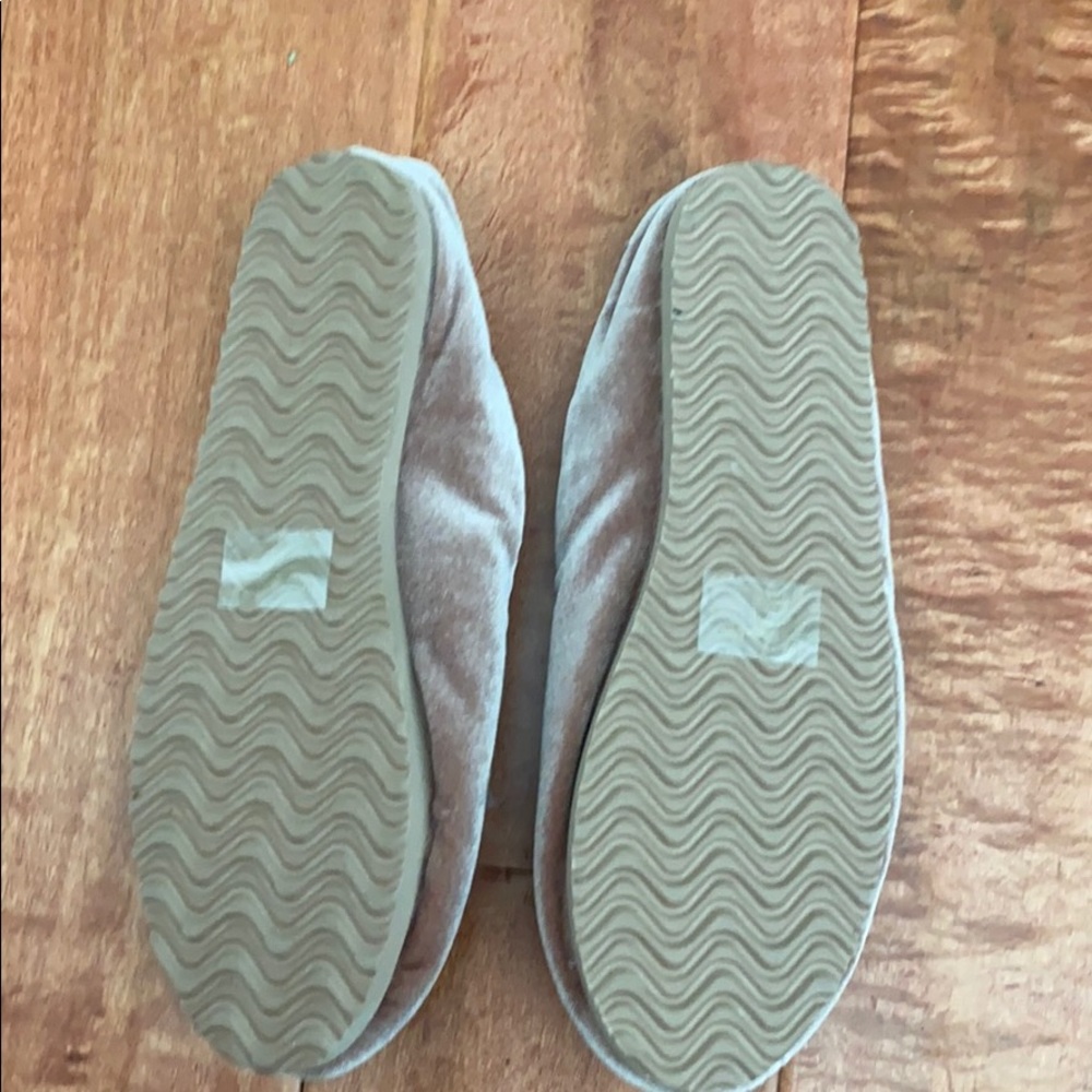 Slippers - Picture 2 of 3